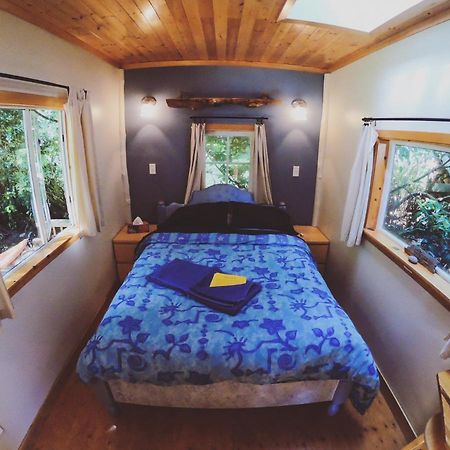 Up The Creek Backpacker'S Lodge Roberts Creek Екстериор снимка
