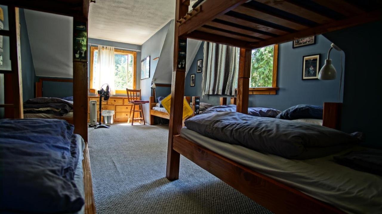 Up The Creek Backpacker'S Lodge Roberts Creek Екстериор снимка