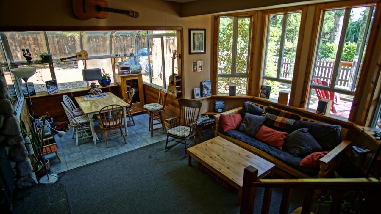 Up The Creek Backpacker'S Lodge Roberts Creek Екстериор снимка