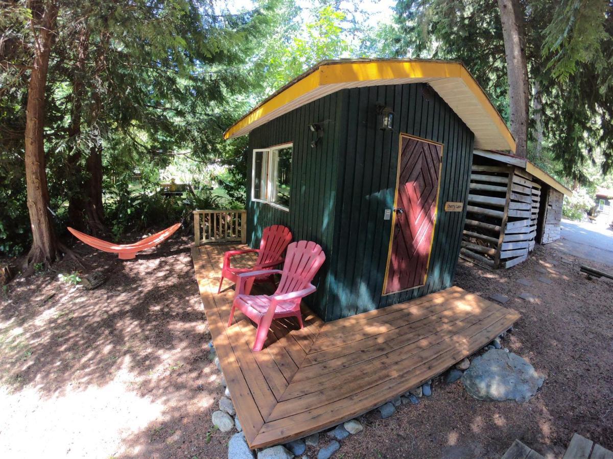 Up The Creek Backpacker'S Lodge Roberts Creek Екстериор снимка