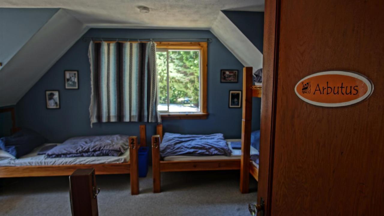Up The Creek Backpacker'S Lodge Roberts Creek Екстериор снимка