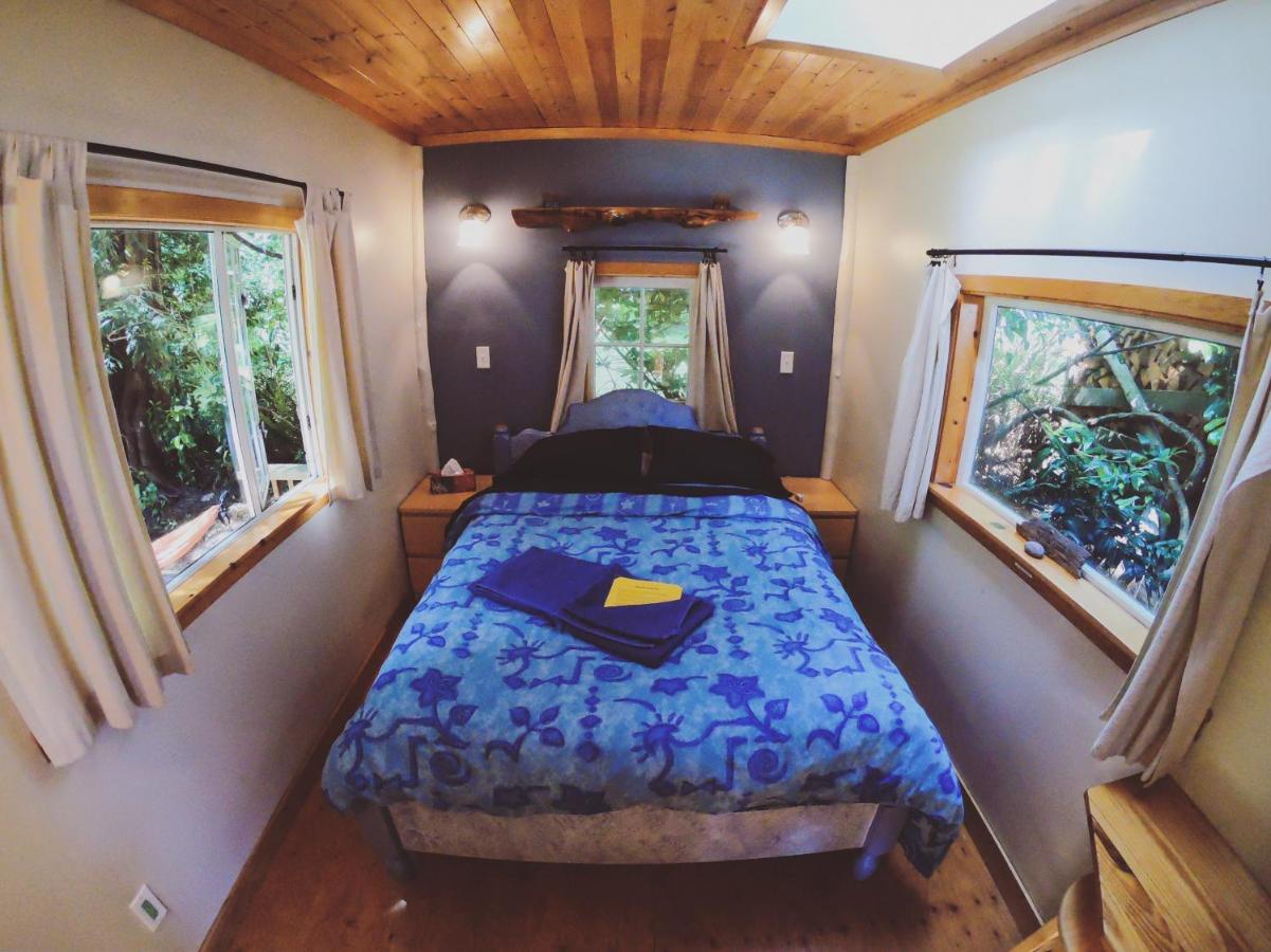 Up The Creek Backpacker'S Lodge Roberts Creek Екстериор снимка