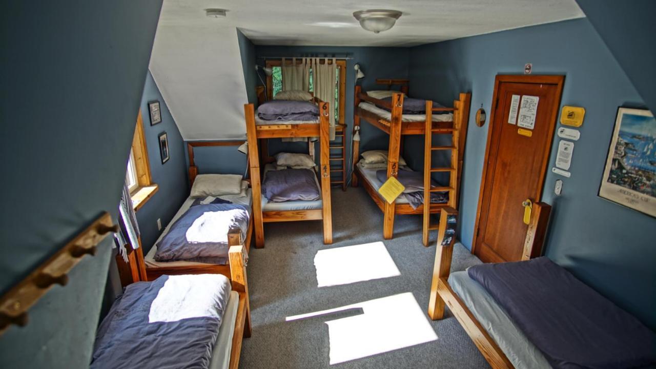 Up The Creek Backpacker'S Lodge Roberts Creek Екстериор снимка