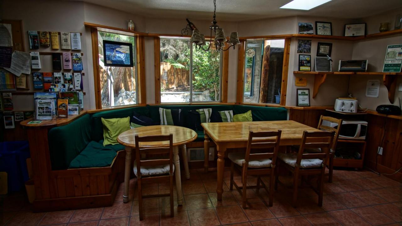 Up The Creek Backpacker'S Lodge Roberts Creek Екстериор снимка